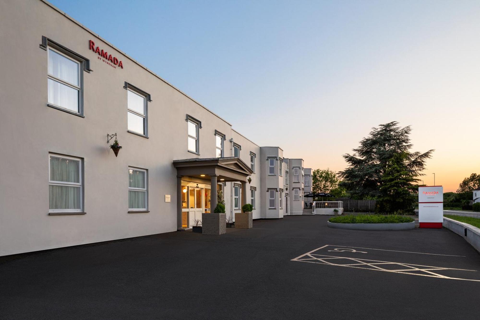 Ramada By Wyndham Cheltenham Golden Valley Exterior photo