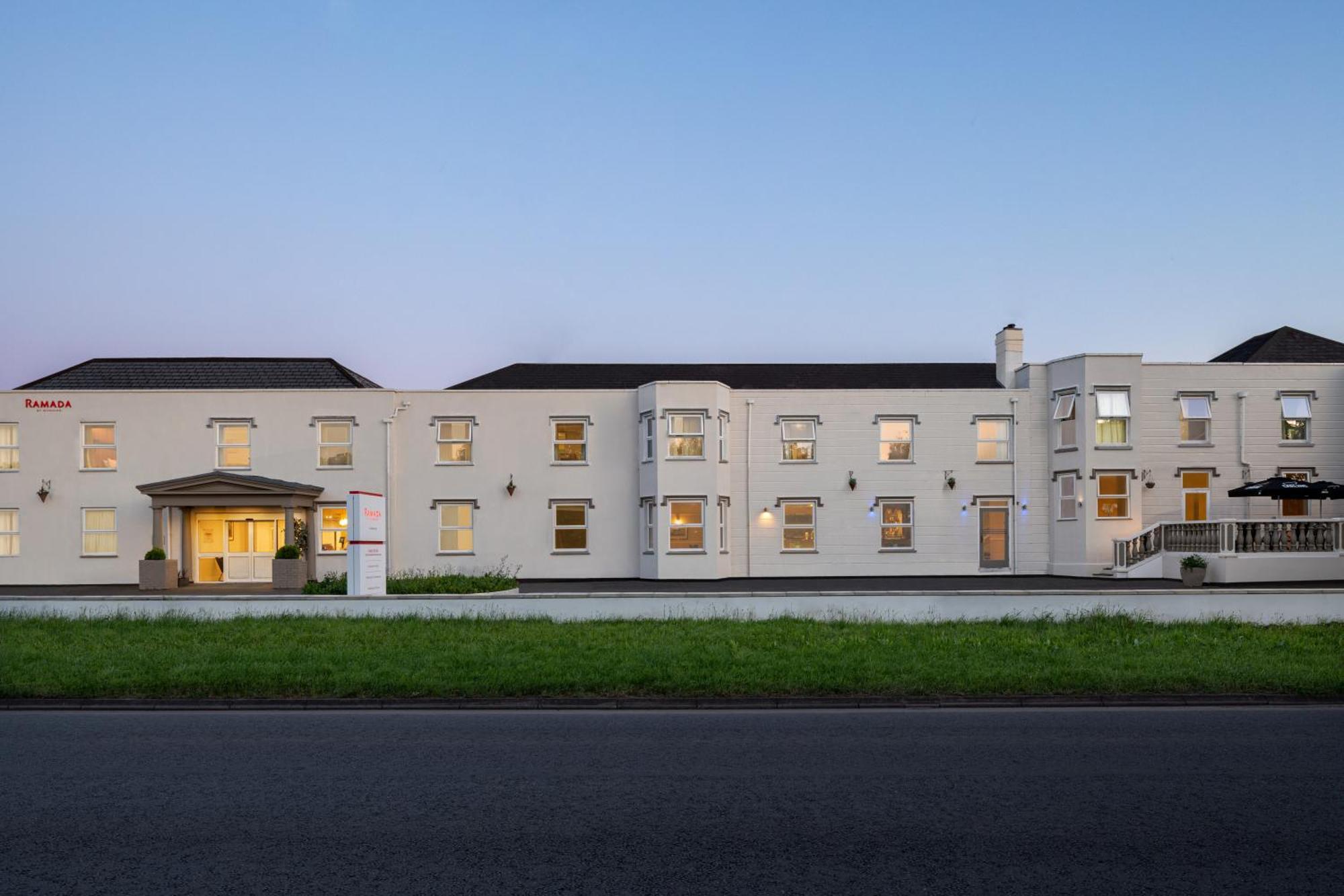 Ramada By Wyndham Cheltenham Golden Valley Exterior photo