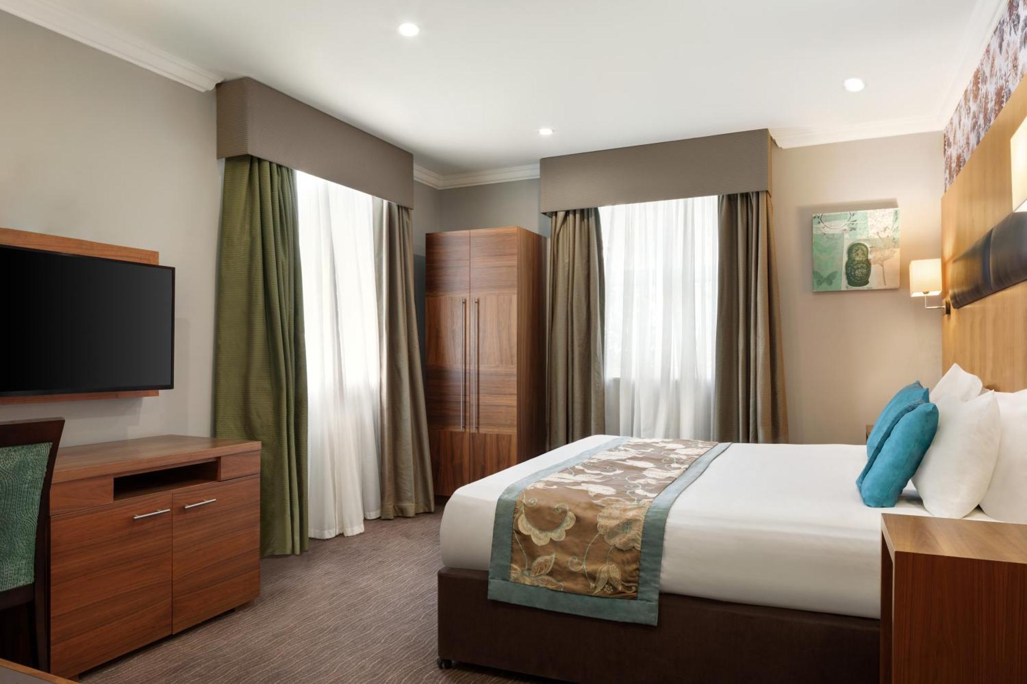 Ramada By Wyndham Cheltenham Golden Valley Exterior photo
