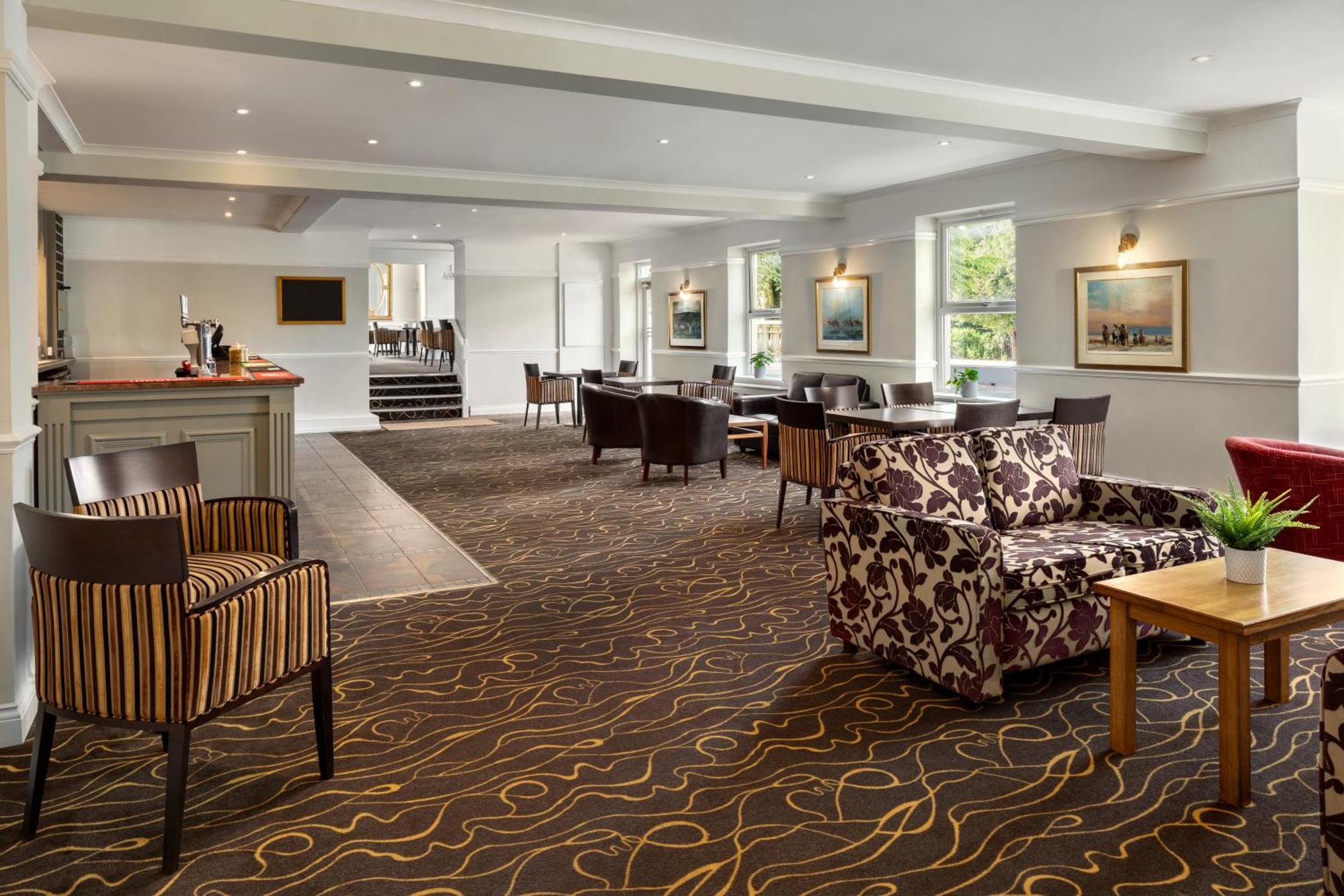 Ramada By Wyndham Cheltenham Golden Valley Exterior photo