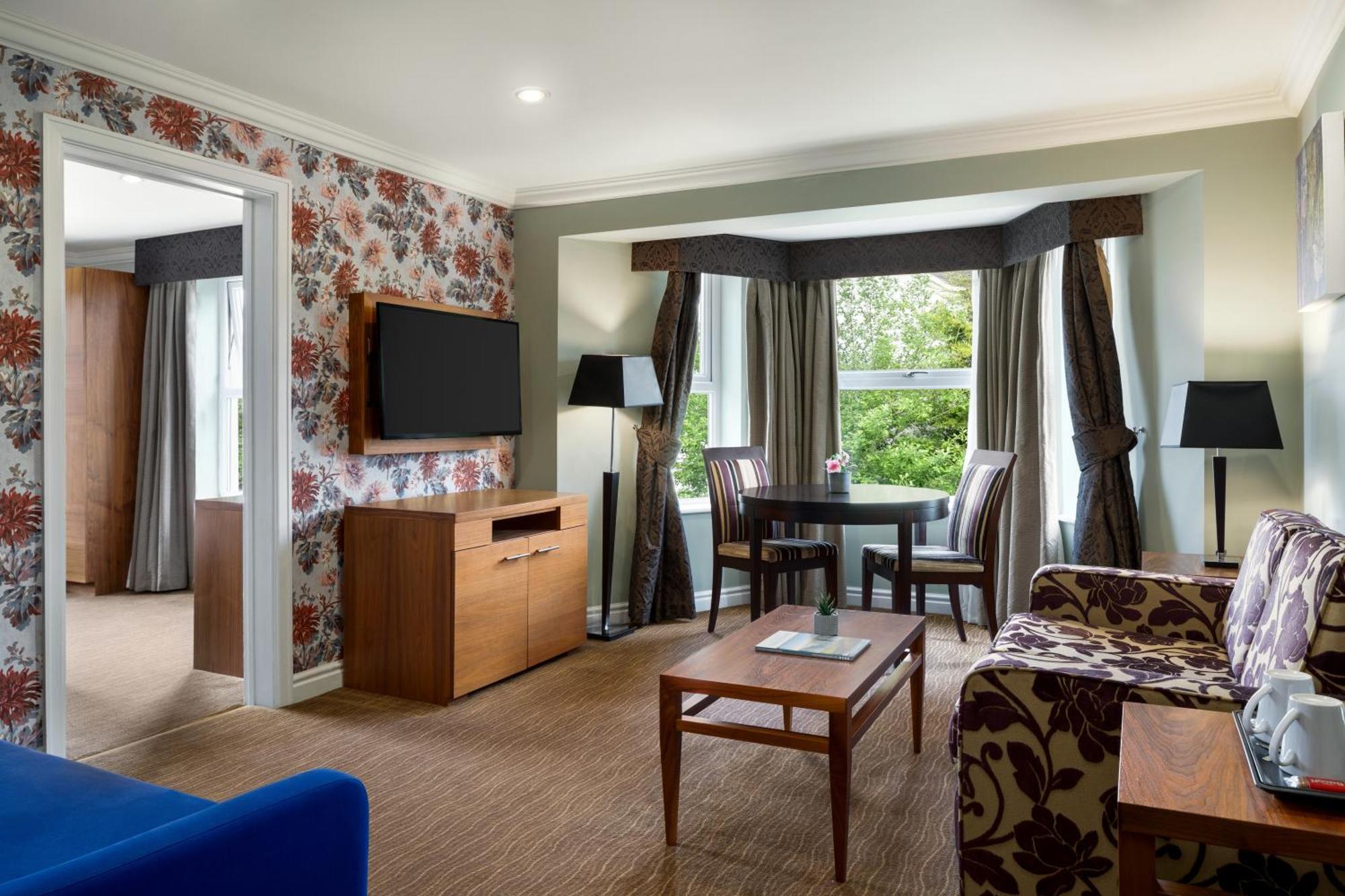 Ramada By Wyndham Cheltenham Golden Valley Exterior photo