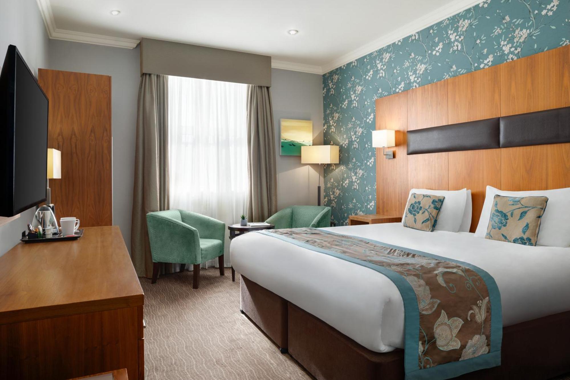 Ramada By Wyndham Cheltenham Golden Valley Exterior photo