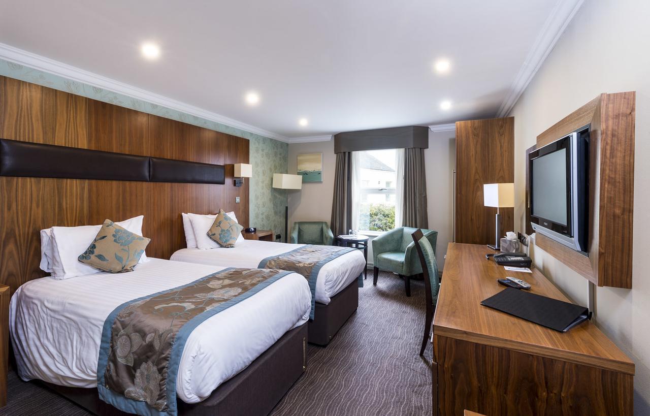 Ramada By Wyndham Cheltenham Golden Valley Exterior photo