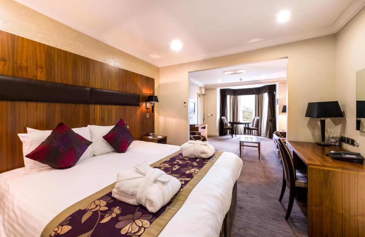 Ramada By Wyndham Cheltenham Golden Valley Exterior photo