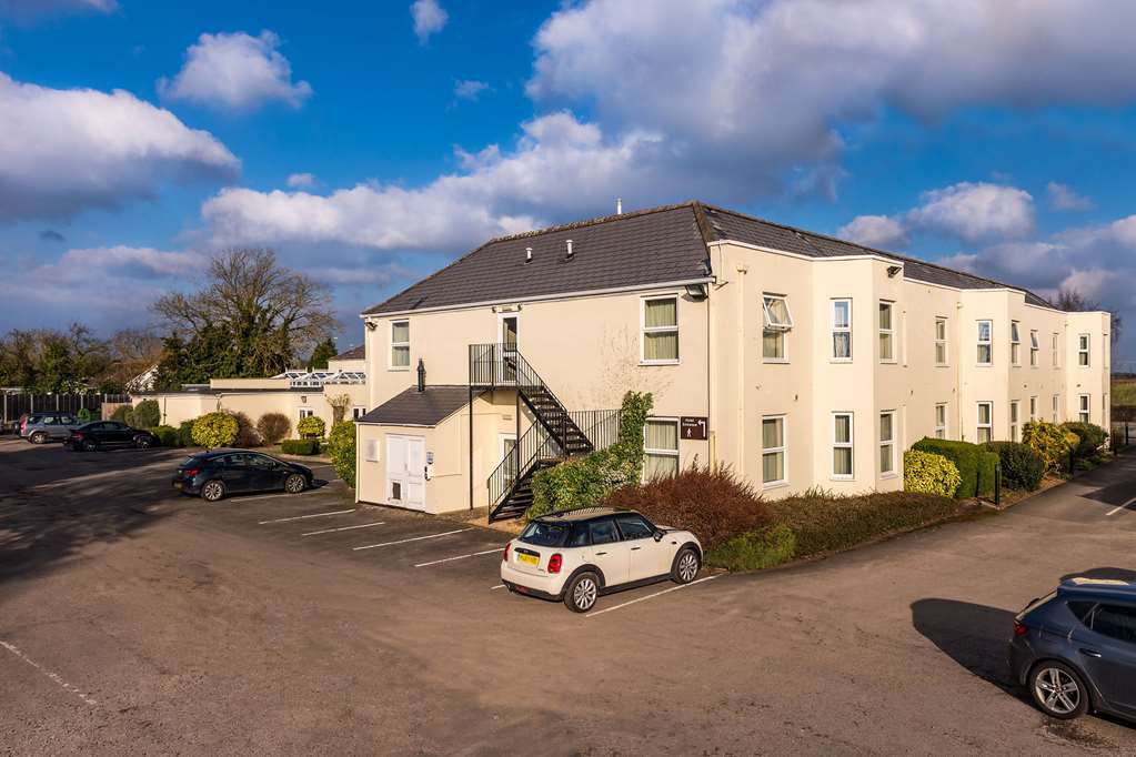 Ramada By Wyndham Cheltenham Golden Valley Exterior photo